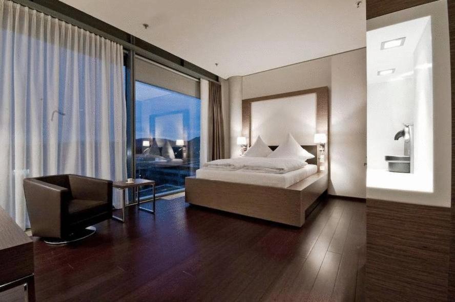 Hotel Im Hegau Tower Зинген Экстерьер фото